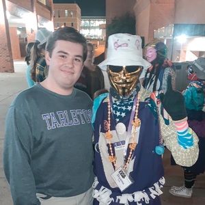 Meet your Posher, Devin